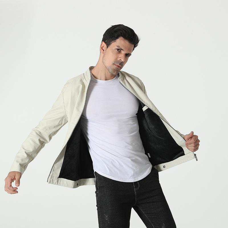 ・カテゴリ: レザージャケット・スタイル: ストリート・着用シーン: カジュアル・対象: 成人男性・シーズン: 春秋・素材: PUレザー・裏地素材: ポリエステル・着丈: 普通丈 (50cm～65cm)・シルエット: スリムフィット・ネックライン: スタンドカラー・フロント: ジップ・ポケット: サイドシームポケット・裾デザイン: ストレートヘム・デザインディテール: ステッチ・カラー展開: ブラック、ホワイト、ブラウン・サイズ展開: L、XL、XXL、XXXL