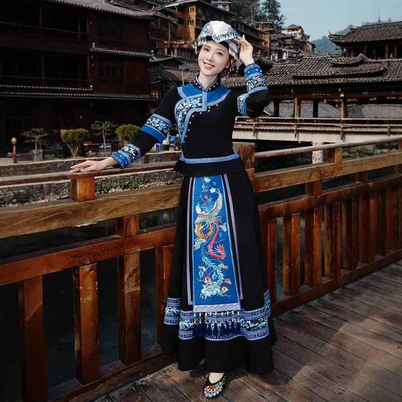 民族衣装 レディース 大人用 ダンス衣装 刺繡 発表会 舞台 広西チワン族 苗族 ポリエステル 古風 赤 黒 レッド ブラック 10代 20代