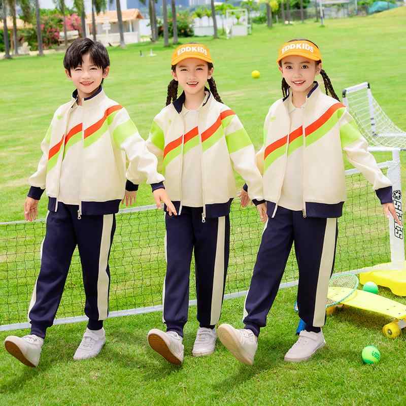 ・カテゴリ: スクールユニフォーム、制服・スタイル: カジュアル・対象: 8歳以上、身長140cm以上・対象性別: ユニセックス・開閉: ジップアップ・特徴: スポーティー・生地加工: シェアリング、柔軟加工・主な素材: 綿95%・セット内容: 2点セット、3点セット・セット構成アイテム: 長袖、パンツ・サイズ展開: 100cm、110cm、120cm、130cm、140cm、150cm、160cm、170cm、180cm