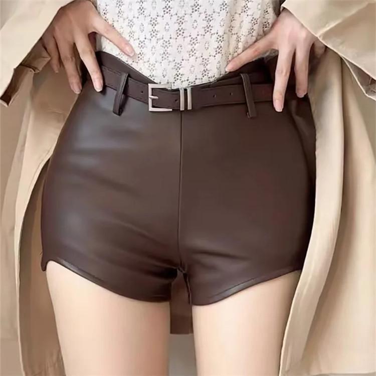 ショートパンツ レディース 高伸縮性 切り替え V字 ハイウエスト タイト スキニー ヒップアップ フェイクレザー Aライン ミニ丈 ホットパンツ 欧米風 セクシー エレガント 秋冬 ブラック コーヒーブラウン