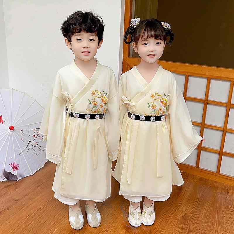 ・カテゴリ: 子供用チャイナドレス・唐装・民族衣装・スタイル: 中国風・デザイン: 唐装・柄: 抽象柄・主な素材: ポリエステル100%・裏地: 綿素材・生地加工: 柔軟加工・厚さ: 普通・カラー: イエロー（ベルト付き）・性別: ユニセックス・サイズ展開: 90cm、100cm、110cm、120cm、130cm、140cm、150cm・対象年齢: 3〜8歳・安全基準: B類・トレンド要素: トレンド