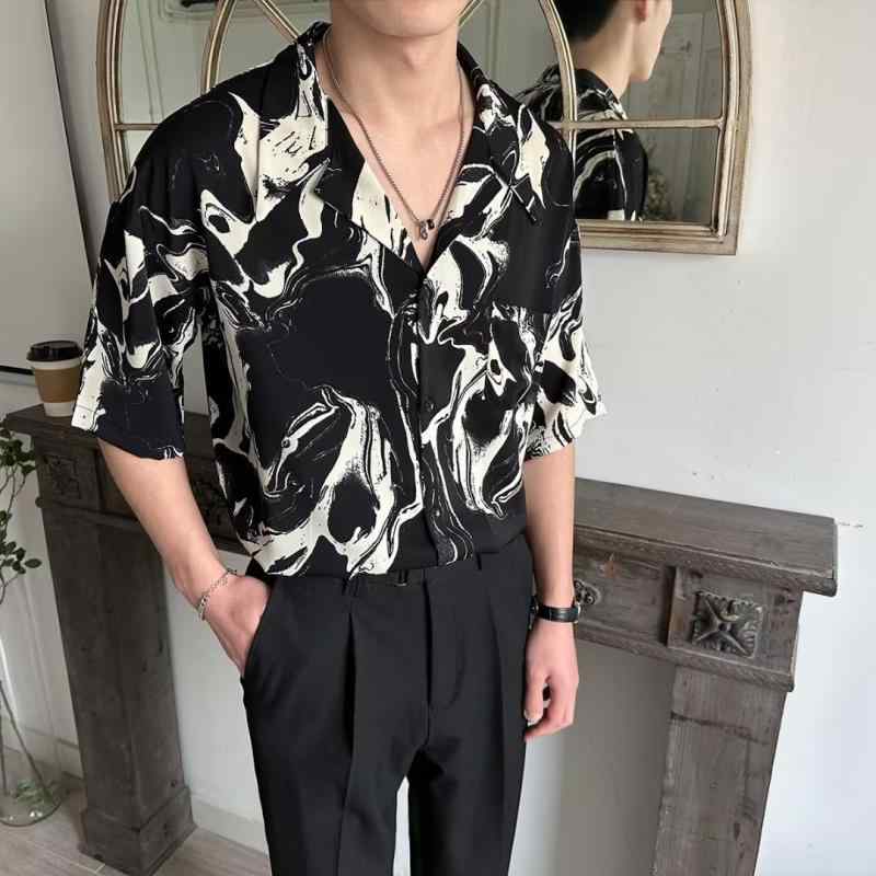 シャツ メンズ ウォッシャブル ノーアイロン 五分袖 小花柄 ゆったり ルーズフィット ビッグシルエット 開襟 上品 シンプル トレンド 若者向け おしゃれ カジュアル リラックス 春秋 ポリエステル素材 ブラック