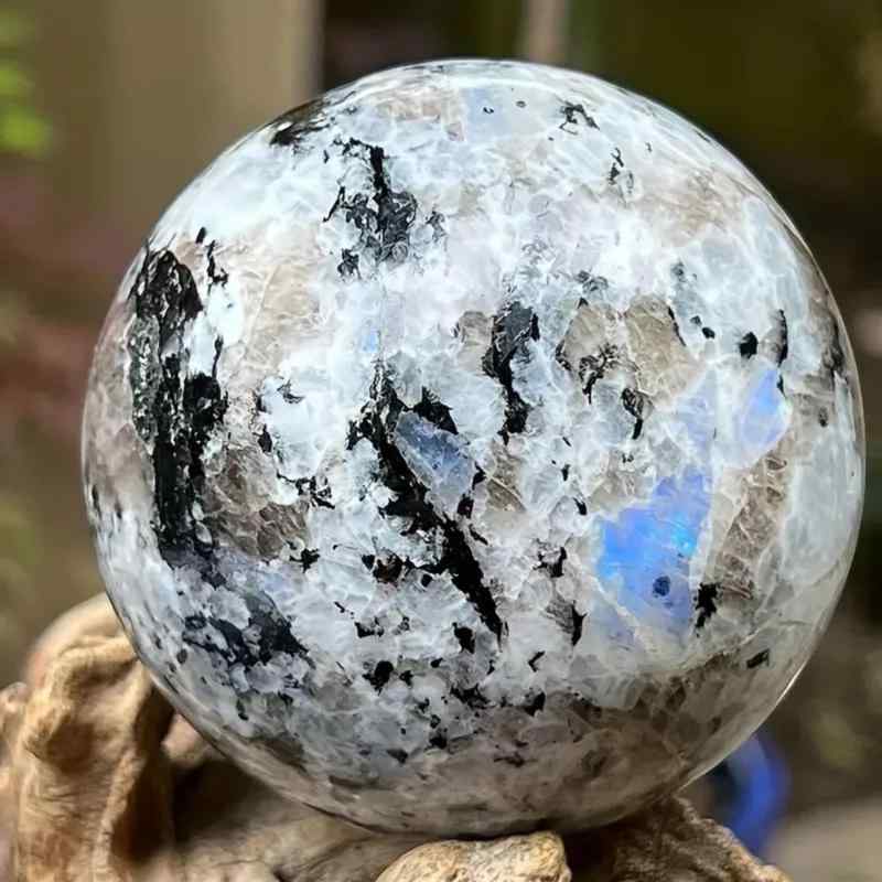 天然石　ムーン 月 置物 台座つき ブルームーンストーン　オブジェ Amazon.co.jp: 天然石 ムーン 月 置物 台座つき ブルームーン