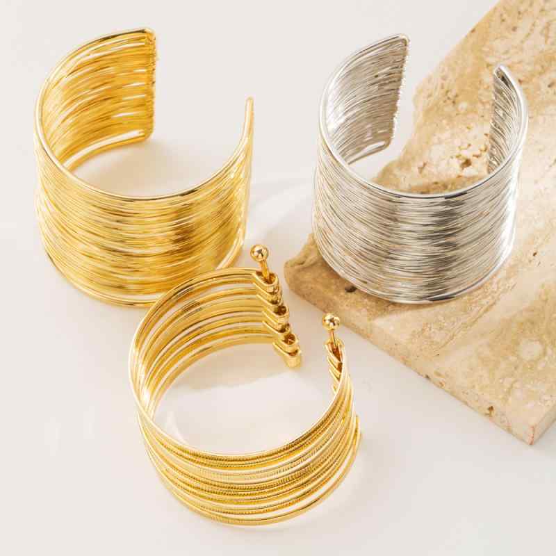 ブレスレット バングル レディース 合金製 電気メッキ加工 メタル オープンデザイン 幾何学模様 ブラッシュ加工 高級感 個性的 スイートクール シルバー ゴールド 幅広 細身