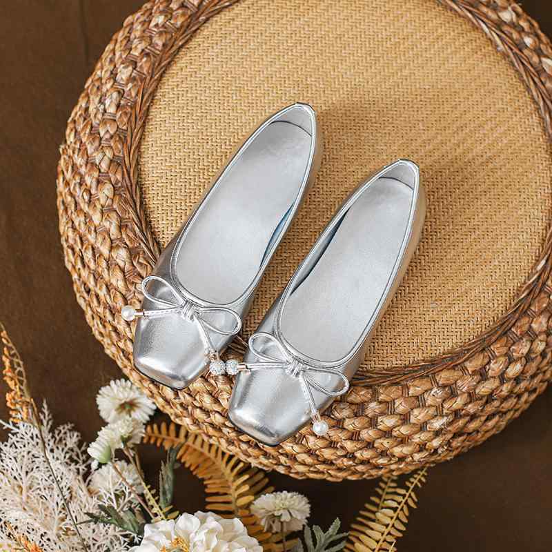 パンプス レディース 柔らかな履き心地 スリッポン 防臭 耐摩耗性 フラットシューズ マリージェーン スクエアトゥ バタフライ ビジュー シルバー 春夏 通勤 ...