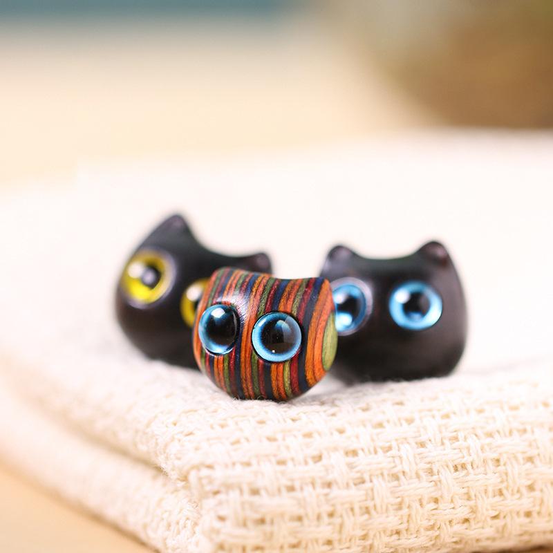 ペンダントトップ 子猫 黒檀 彩色ウッド 立体彫刻 青黄目 モダンアート風 DIY アクセサリーパーツ チャーム キーホルダー