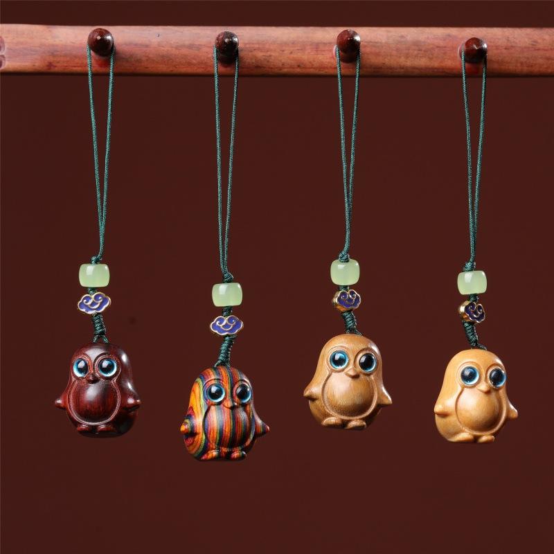 木製キーホルダー ペンギン かわいい おしゃれ 動物 アニマル スマホチャーム バッグチャーム ストラップ 携帯用 鍵用 天然木 木彫り風 小物飾り