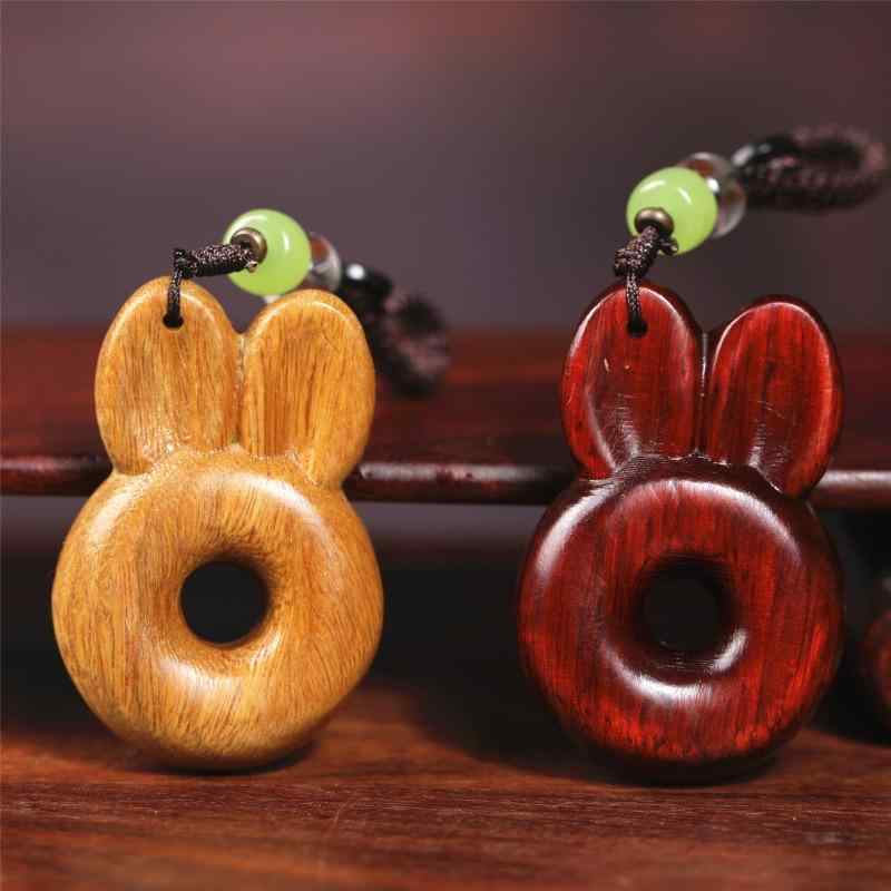 キーホルダー うさぎ 干支 開運 縁起物 お守り 紫檀 緑檀 紅木 木製 高級感 スマホ 携帯 鍵 車用 スト..