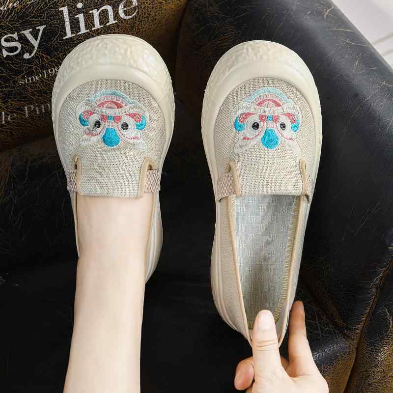 スリッポン レディース 通気性 軽量 やわらかソール 合わせやすい キャンバス 動物刺繍 民族風 エスニック フラットシューズ ぺたんこ靴 浅履き カジュアル 春夏秋