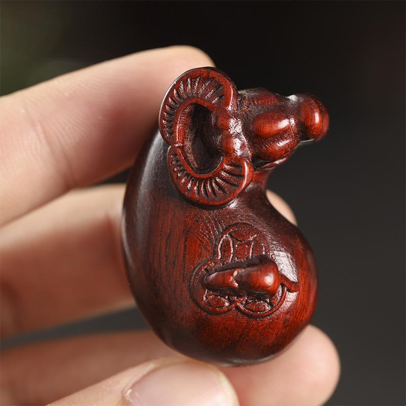 カー用品 バックミラー 吊り飾り 高級天然木 紫檀 繊細な彫刻 開運 魔除け 縁起物 干支 子丑 モチーフ ..