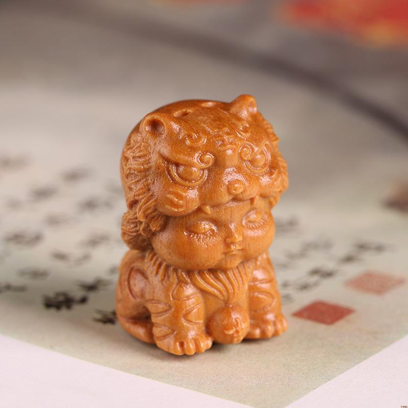 チャーム ミニ虎 フィギュア DIYパーツ 木製 サンダルウッド 緑檀 紫檀 檀香木 スマホ ストラップ 携帯 バッグ 鞄 車 キーホルダー 開運 縁起物 お守り かわいい