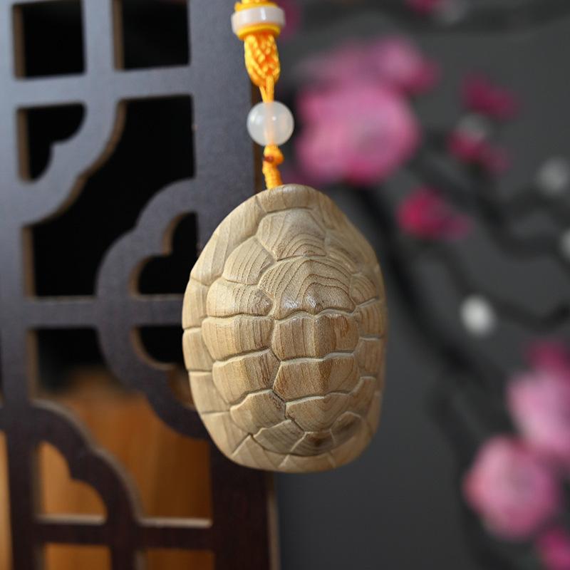 木製キーホルダー メンズ レディース 金糸楠木 彫刻 富裕繁栄 招福 縁起物 ラッキーアイテム 車内装飾 バッグチャーム デスク オブジェ インテリア雑貨 小型 軽量 中華風