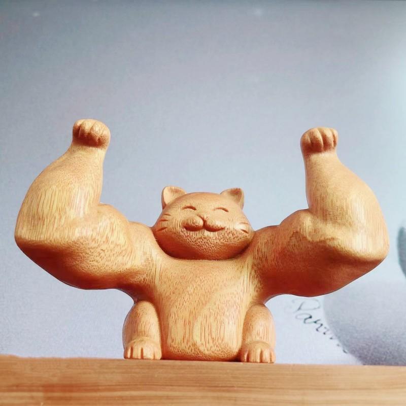 置物 ツゲ木彫刻 力強い マッチョ猫 金運招き猫 ミニサイズ 卓上飾り 開店祝い ギフト オフィス 玄関 リビング 縁起物 開運招福 ユニークデザイン かわいい