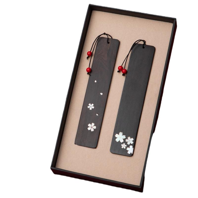 しおり ブックマーク 彫刻 木製 紫光檀 タッセル付き 幸運の クラシック 中国風 故宮デザイン 精巧な作り 高級感のある ギフト 贈答品 記念品 2枚セット