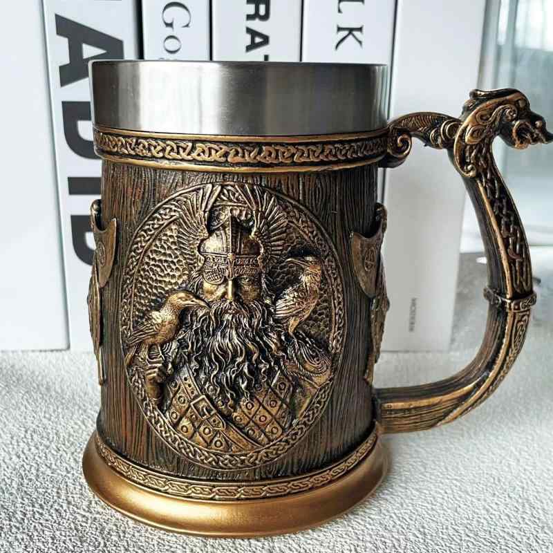 ビールジョッキ メンズ 大容量 レトロ バイキング 雷神 両面デザイン 海賊 樹脂製 ステンレス製 マグカ..
