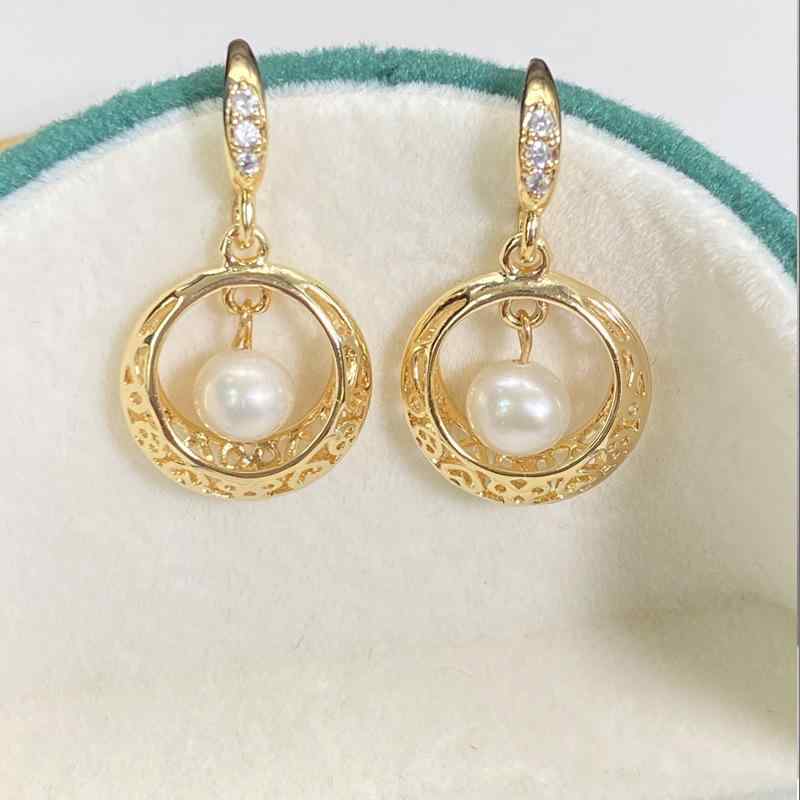 ・素材: 銅・加工: 電気メッキ・セット内容: ピアス・ネックレス・チェーンの種類: 鎖骨チェーン・カラー: 金黄色・スタイル: ファッションOL・スタイルの分類: ファッション通勤・カテゴリ: セット・対象: 女性