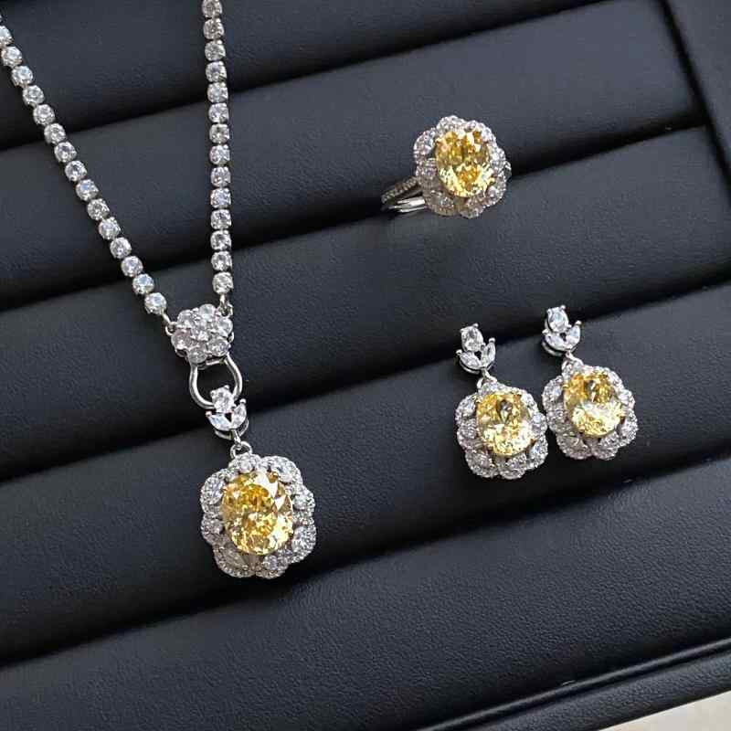 アクセサリーセット レディース 大粒 眩い輝き シトリンカラー ジルコニア ラインストーン 指輪 フリーサイズ ペンダント ピアス 銅製 電気メッキ加工 上品 エレガント 通勤 オフィス