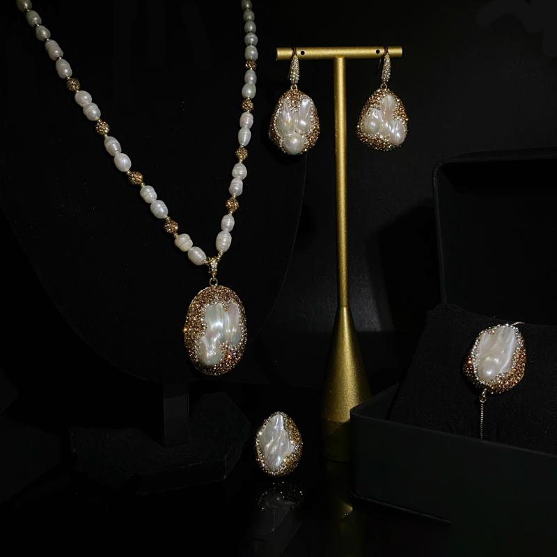 ネックレス レディース 天然バロックパール パール 自然形 華やか 上品 エレガント ロング丈 セーター..