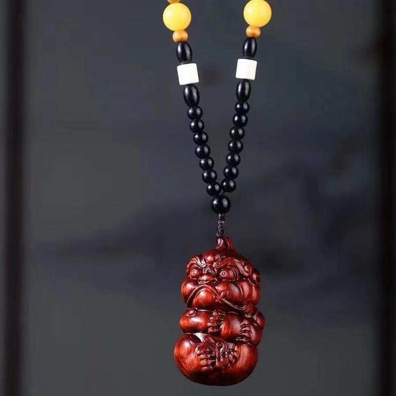 ペンダント 置物 小葉紫檀 木彫り 貔貅 精巧 手作り 木製 金運 財運 縁起物 お守り ラッキーアイテム 風水 伝統工芸 ネックレス キーホルダー バッグチャーム 卓上飾り