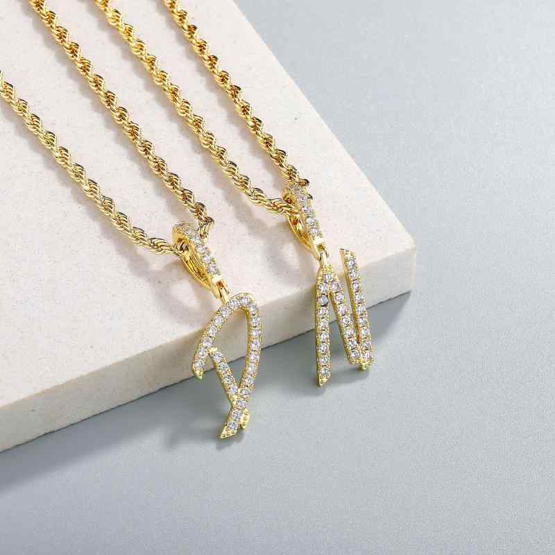 ネックレス 男女兼用 カップル ペア イニシャル アルファベット マイクロパヴェ ジルコニア ヒップホップ ストリート 欧米風 筆記体 花文字 組み合わせ自由 ペンダントトップ アクセサリー