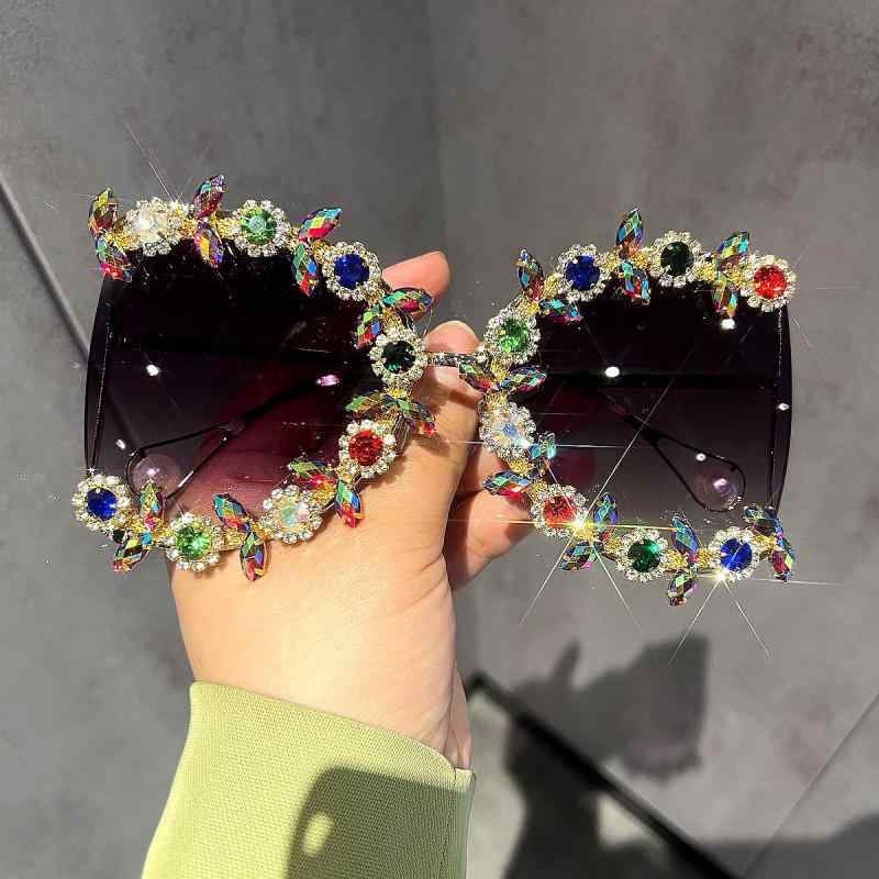 サングラス レディース UV400カット 小顔効果 パールテンプル 透かし彫り メタルフレーム ビッグスクエア型 おしゃれ 欧米風 トレンド インスタ映え 日焼け対策 PCレンズ 春夏物