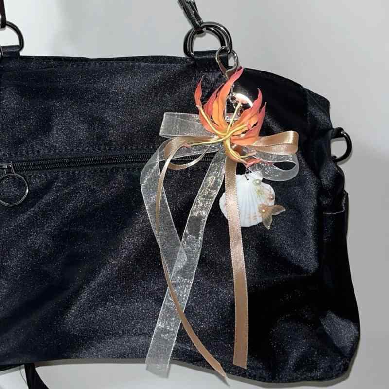 バッグチャーム レディース 女性用 ガーリー フェミニン かわいい リボン ロングリボン シェル おしゃ..