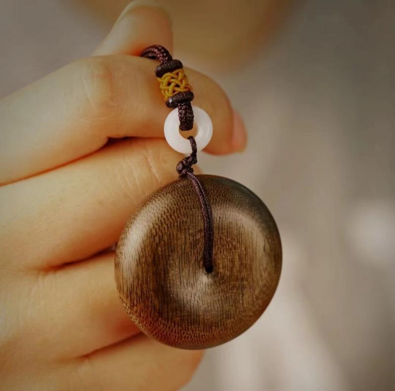 ネックレス メンズ レディース ブルネイ産 沈香木 伽羅 鶯歌緑 黒油 老料 平安扣 軽量 上質 香木 お守り 厄除け 開運 アジアン ヒーリング ペンダント