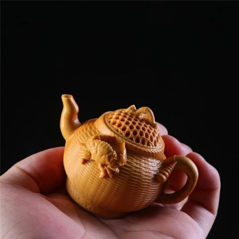 置物 崖柏 木彫り 精巧な魚籠型ミニ急須 無垢材 中国風 茶器 手持ち飾り 掌サイズペンダント アジアンテイスト インテリア コレクション 工芸品 縁起物 プレゼント