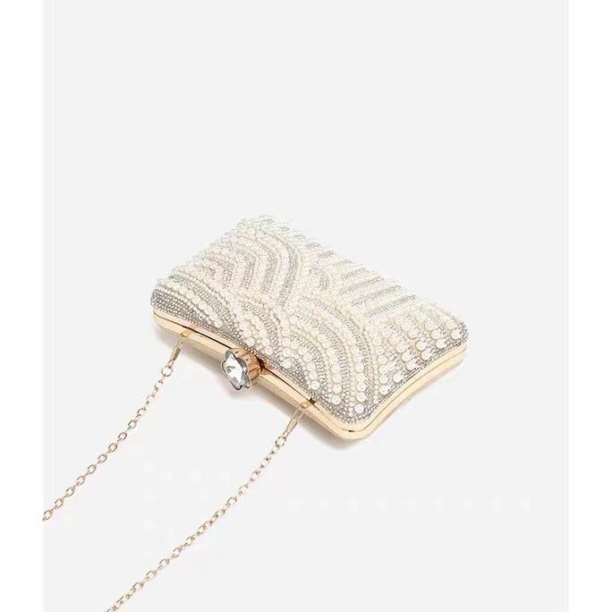 バッグ レディース 結婚式 パーティー 斜めがけ クラッチバッグ ラインストーン パール キルティング チェーンショルダー ロック開閉 スマホポケット付き ボックス型 切り替え エレガント 鞄