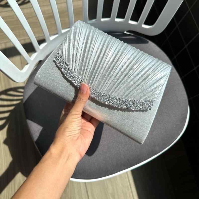 バッグ レディース キラキラ スパンコール ラインストーン フラップ マグネット開閉 斜め掛け ショルダーバッグ 結婚式 パーティー 披露宴 二次会 フォーマル クラッチバッグ ハンドポーチ 合成皮革 ピロー型 シルバー ブラック