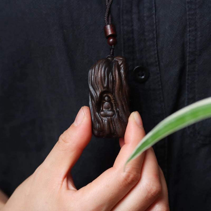 カーアクセサリー 沈香木 香木 彫刻 無相仏 天然形状 虫漏 一点物 車内装飾 厄除け 開運 縁起物 ギフト..