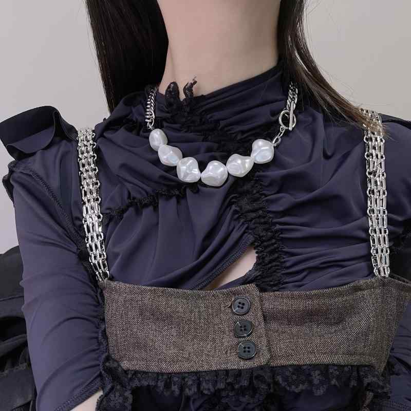 ネックレス レディース チタン製 シルバー加工 鎖骨ネックレス クールシック ライトラグジュアリー 個性的 レトロ バロック ハンドメイドパール 上品 エレガント トレンド ツイストチェーン ラウンドモチーフ ホワイト