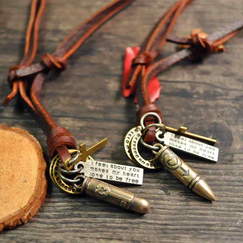 ネックレス ペア カップル 男女兼用 弾丸型 金属製 本革 レザー 革紐 レトロ アンティーク ヴィンテージ風 電気メッキ加工 クール スタイリッシュ カジュアル プレゼント ギフト おしゃれ