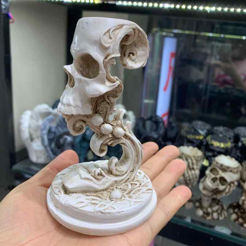 置物 スカル ハロウィン グッズ 飾り 水晶玉台座 スタンド 樹脂製 欧米風 アンティーク調 インテリア雑貨 コレクション ディスプレイ