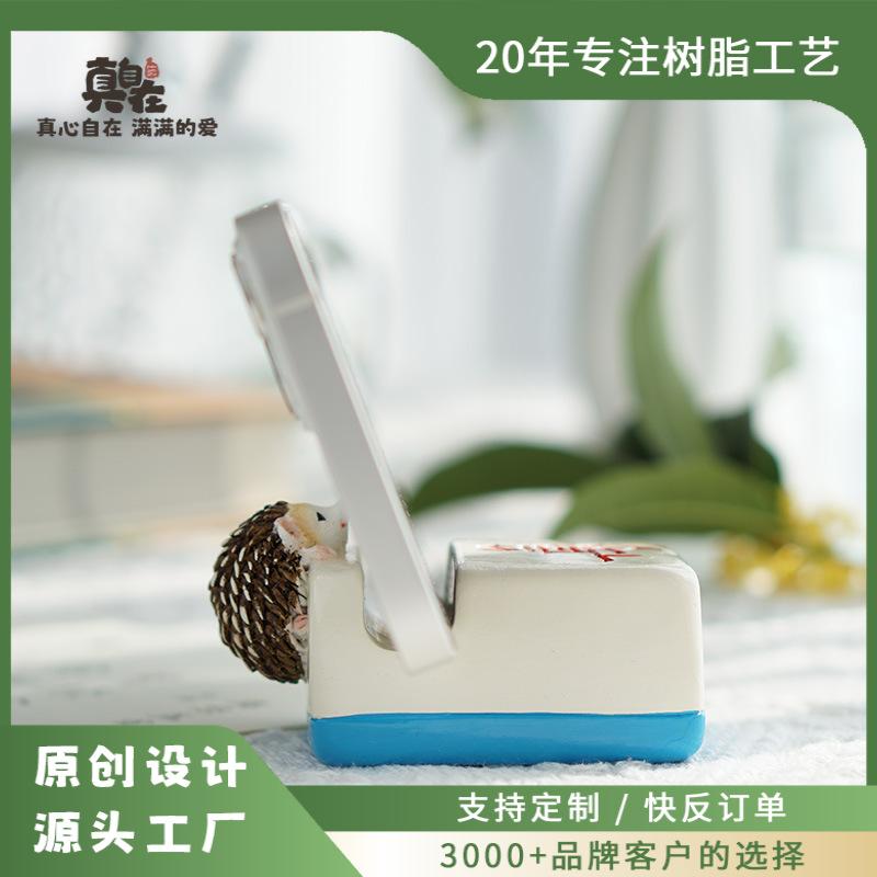 置物 かわいい ハリネズミ スマホスタンド 麻雀モチーフ レジン製 乳白色 ユニーク オブジェ 車載用 リ..