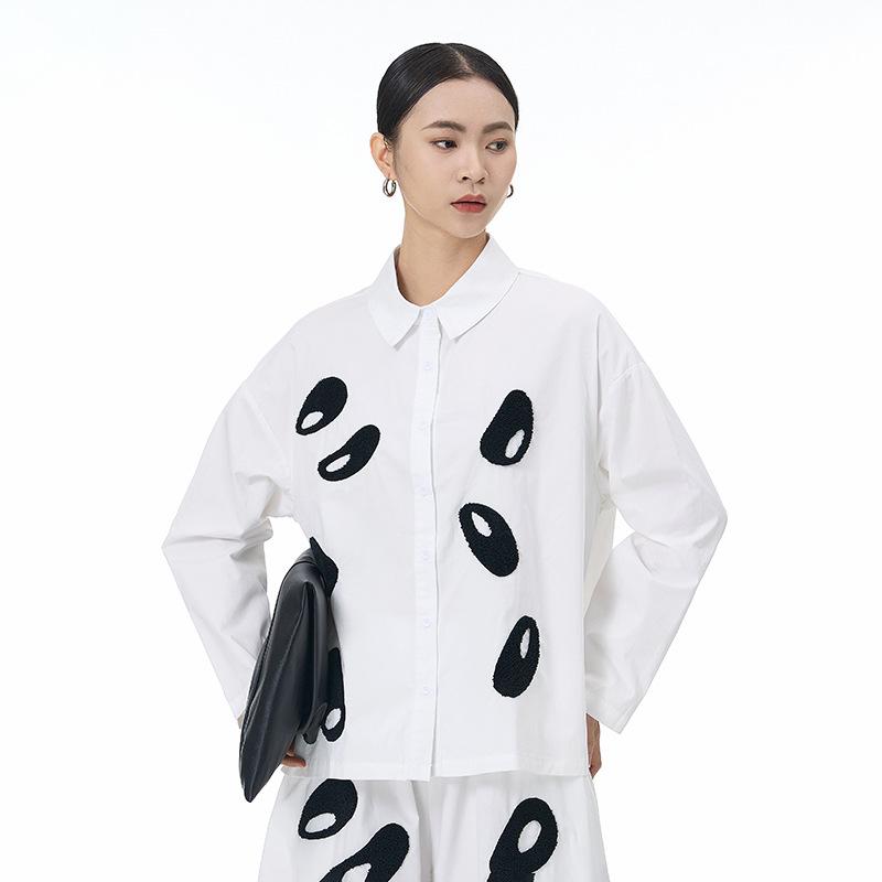 シャツ レディース 大きいサイズ ゆったり 体型カバー フロッキー加工 綿混 長袖 カジュアル ストリート 韓国ファッション 春夏 前開き ボタン付き レギュラー丈 ホワイト ブラック カーキ