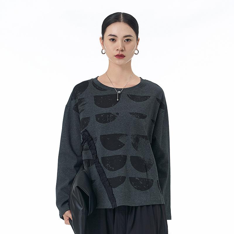 Tシャツ レディース 若見え 着痩せ効果 ゆったり ルーズフィット 大きいサイズ 韓国風 上品 デザイン性 日韓カジュアル 幾何学柄 プリント 配色デザイン 長袖 ラウンドネック 綿混 ローマ綿 トップス 春夏 グレー