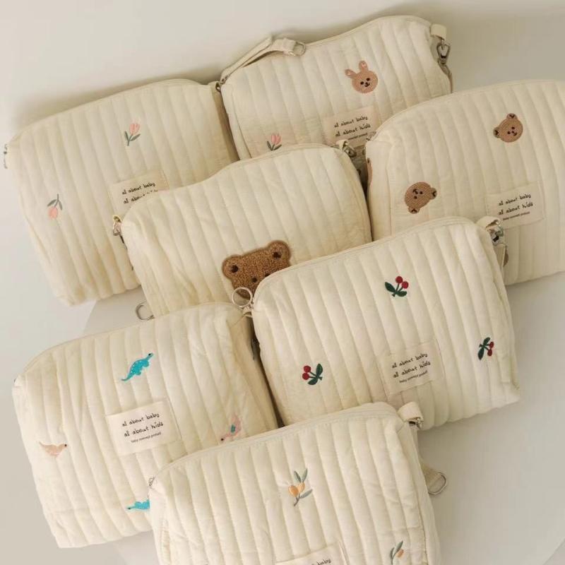 マザーズバッグ ベビー 軽量 ファスナー開閉 キルティング 刺繍 ベビーカー対応 おむつポーチ 大容量 ..