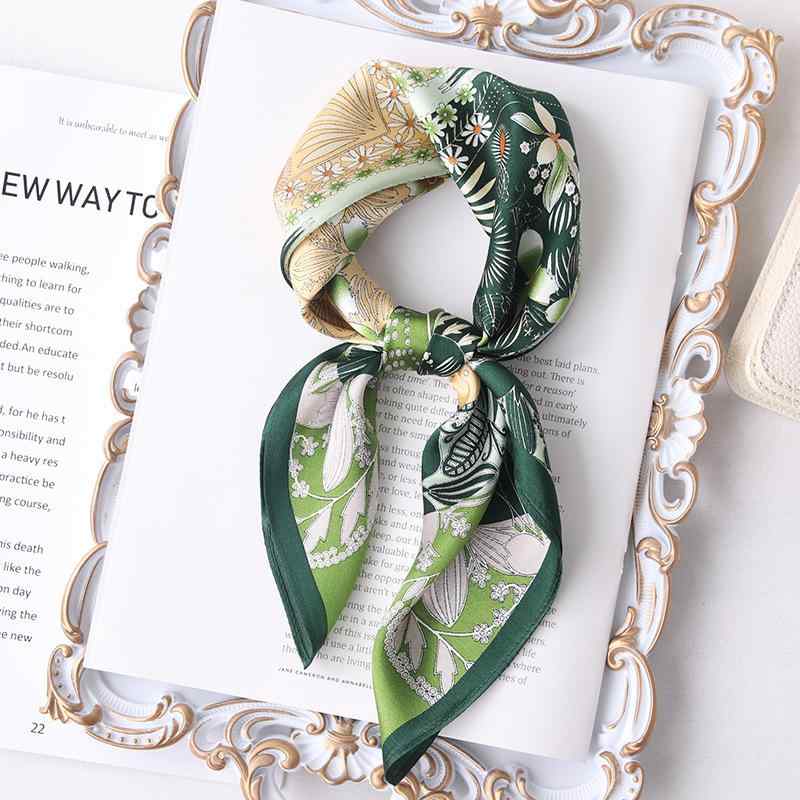 スカーフ レディース 女性用 秋冬 桑蚕糸 シルク 絹 50cm 正方形 高級感 なめらか 花柄 四つ葉のクローバー 通勤 オフィス ファッション小物(x2)