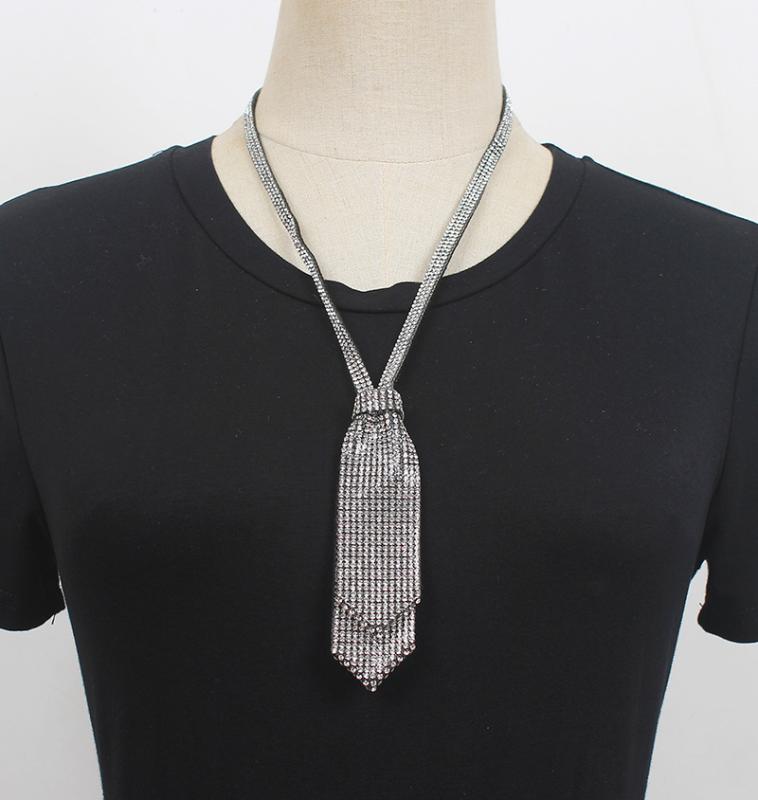 ネックレス レディース 秋冬 ロング丈 セーター ニット ネクタイデザイン キラキラ ジルコニア ブラックレザー 高見え 上品 パーティー お呼ばれ