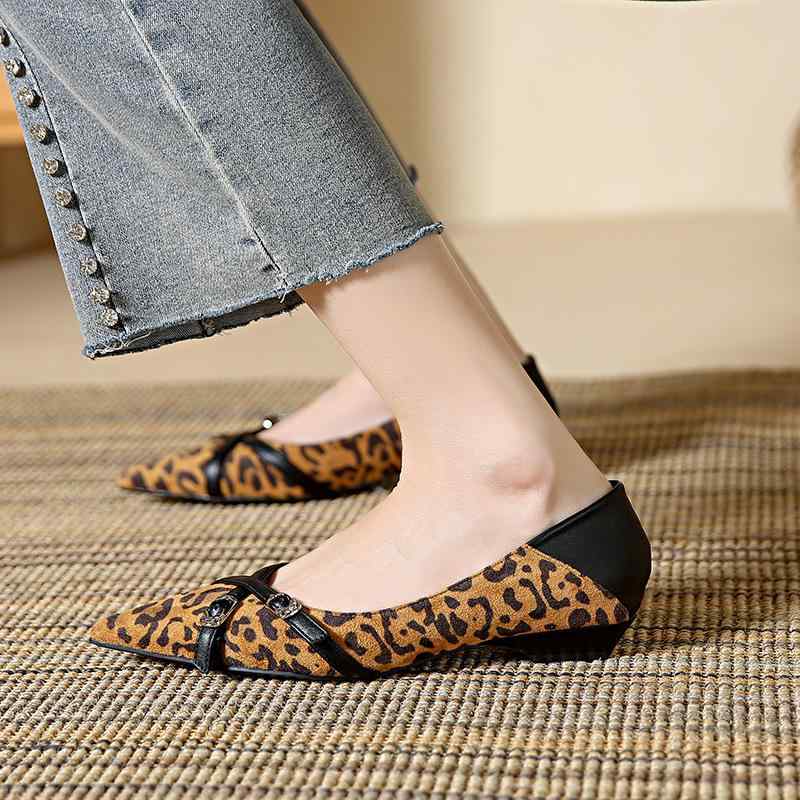 靴 パンプス レディース ポインテッドトゥ ローヒール 細ヒール ソフトソール ベルトバックル 浅口 スエード調 無地 黒 ブラウン ヒョウ柄 春夏秋 韓国風 おしゃれ デイリー カジュアル オフィス フォーマル