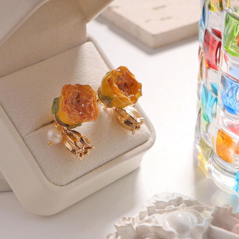 ピアス レディース 電気メッキ加工 天然パール プリザーブドフラワー ドライフラワー ローズ 花モチー..