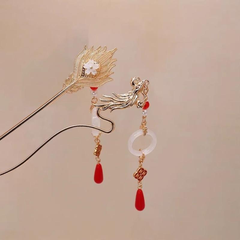 ・カテゴリ: ヘアアクセサリー・スタイル: レトロ・主な素材: 合金・デザイン: 動物、干支・加工: 電鍍・カラー展開: 龍行鳳首、鳳羽流年・トレンド: 馬面スカートヘアアクセサリー、新中式ウェディングかんざし