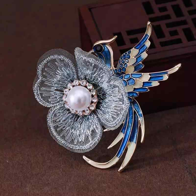 ブローチ レディース 鳳凰 刺繡 中国風 百鳥朝鳳文様 レトロ 高級感 合金製 電気メッキ加工 セーター ..