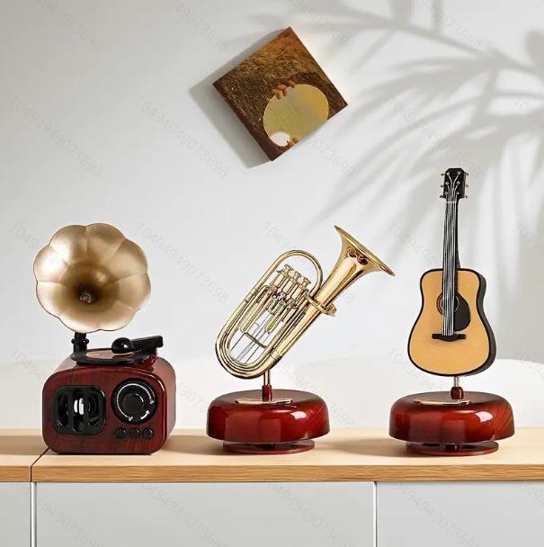 オルゴール クラシック サックス型 管弦楽器モチーフ 回転式 インテリア 置物 酒棚 卓上飾り プラスチ..
