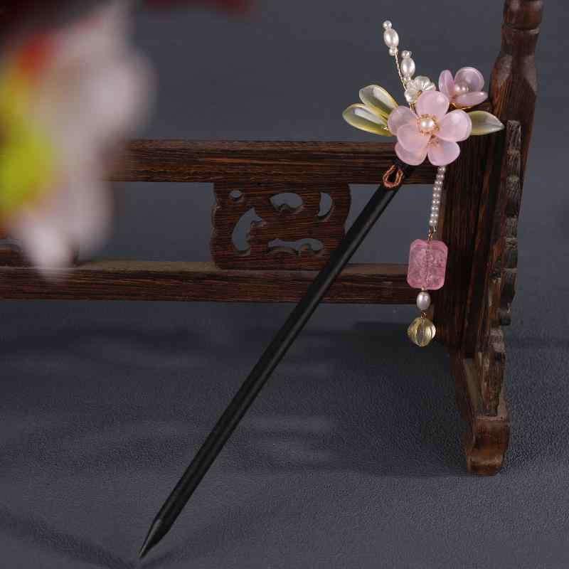 髪飾り 簪 かんざし 中国風 漢服 古風 レトロ 優雅 華やか 歩揺 タッセル 花 フラワーモチーフ ピンク 木製 ヘアアクセサリー 成人式 卒業式 結婚式 和装 浴衣 イベント コスプレ