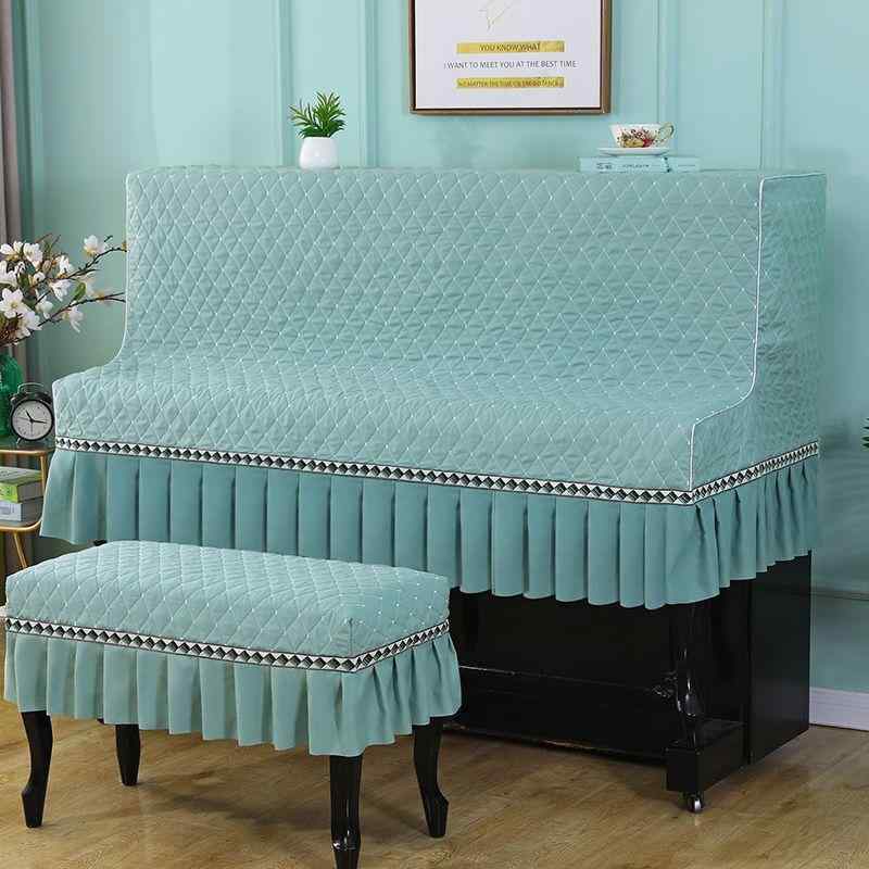 ・主な素材: 生地・カテゴリ: 防塵カバー・スタイル: 韓国風・カラー展開: ブラック、レッド、ピンク、パープル、ブルー、ダークブルー、ネイビー、レイクブルー、シルバーブルー、グリーン、ダークグリーン、ティール、アイボリー、ブラウン、ダークブラウン、グレー、ダークグレー、ライトグレー、シャンパン・サイズ展開: 二人掛けスツールカバー、標準ピアノカバー＋一人掛けスツールカバー、標準ピアノカバー＋二人掛けスツールカバー、ピアノカバー単体、一人掛けスツールカバー