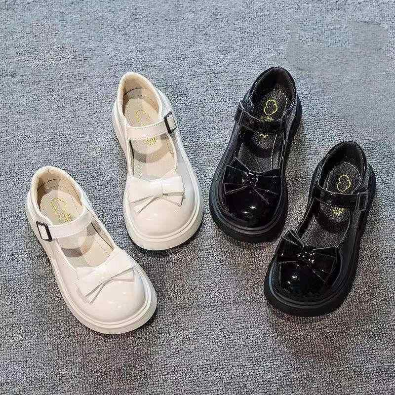 パンプス キッズ 女の子 軽量 屈曲性 滑り止め 柔らかな底 エナメル 光沢 マジックテープ ブリティッシュスタイル 発表会 結婚式 入園式 卒園式 入学式 卒業式 七五三 フォーマルシューズ プリンセス 上品 かわいい