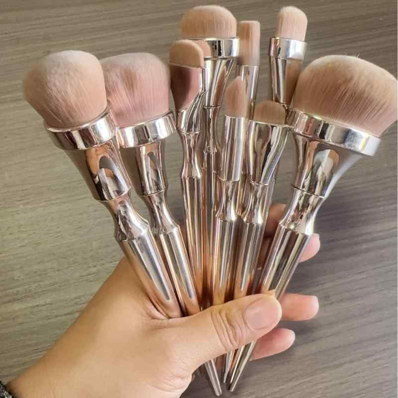 メイクブラシセット 高級感 電気メッキ加工 ゴールド くびれ型 ファンデーション BBクリーム シェーディング ハイライト ナイロン毛 アルミハンドル 9本 ピ...