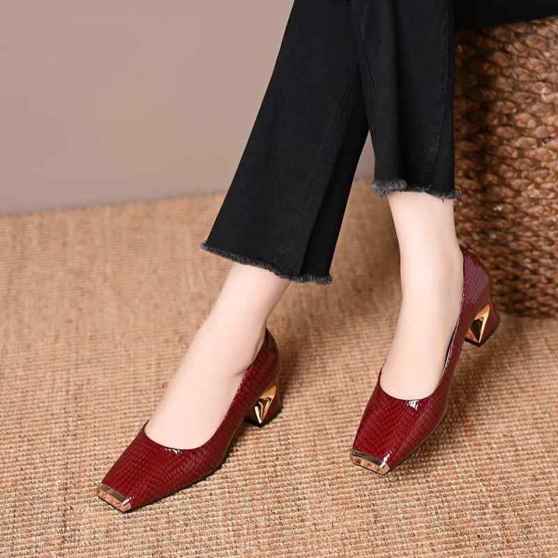 パンプス レディース 春夏 フレンチスタイル ヘビ柄 パイソン柄 スクエアトゥ 太ヒール ミドルヒール 快適 歩きやすい 合皮 ブラック レッド グレー 通勤 オフィス デイリー 普段使い